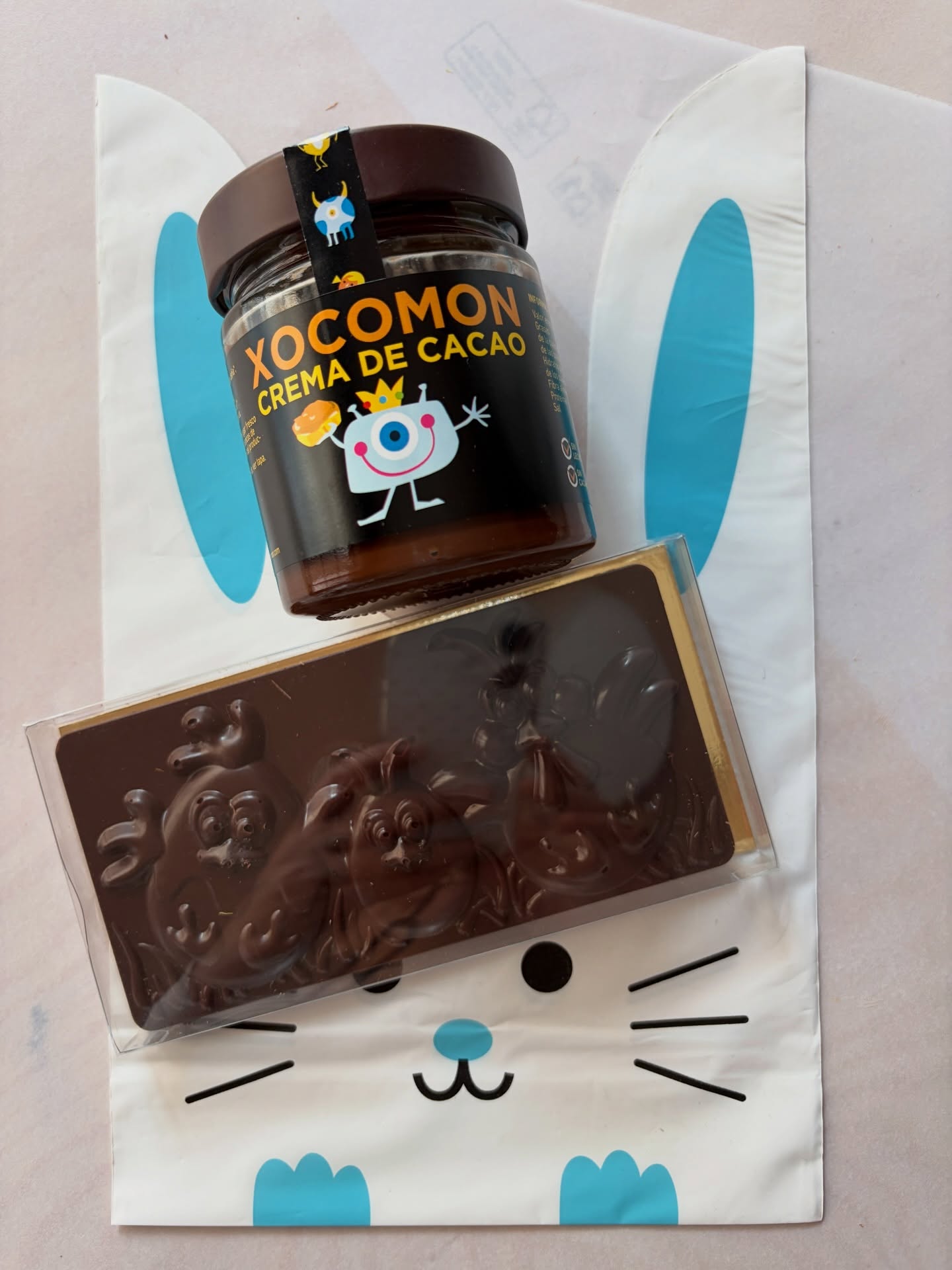 🌸🐰 ¡Ya está aquí nuestro lote de Pascua! 🐰🌸

Celebra la Pascua con nuestra bolsa especial que incluye:
🍫 Tableta de chocolate de Pascua 100 g
🥄 Crema de cacao sin alérgenos

Todo listo para disfrutar de momentos dulces y seguros para toda la familia. 💛

✨ Edición limitada – ¡No te quedes sin el tuyo!
Puedes escoger leche o negro

#Xocomon #SinAlérgenos #PascuaDulce #ChocolateSeguro #MomentosDulces