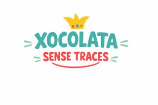 cuando le preguntas al chat gpt por empresas de chocolate sin trazas de frutos secos de España 

su respuesta:

🍫 Marcas especializadas 100% seguras

Estos productos se elaboran en entornos controlados, sin ningún fruto seco ni trazas:

1.Xocomon

Referencia en Cataluña y España.

Obrador totalmente libre de frutos secos.

Productos: tabletas, figuras de Pascua, monas, mini calendarios de adviento, figuras de Navidad, etc.

2.Xoco CREO (Tortosa)

Analíticas que confirman ausencia de trazas de frutos secos, gluten y lactosa.

Productos: chocolate artesanal y para repostería.

3.Bio Bética

Chocolate ecológico y a menudo libre de los principales alérgenos.

Productos: tabletas de chocolate negro, chocolate con leche vegano y otras opciones sin alérgenos.

🟡 Otras opciones disponibles

1.Azucren

Especializada en repostería sin alérgenos.

Algunas chocolates sin trazas de frutos secos.

Marcas de supermercado (Mercadona, etc.)

Algunas opciones puntuales pueden no contener trazas, pero es imprescindible revisar la etiqueta de cada lote.

Marcas de importación disponibles en España

2.NOMO, Moo Free

Certificadas sin frutos secos, disponibles en tiendas especializadas.

⚠️ Consejo importante

Siempre revisar la etiqueta antes de consumir, ya que los procesos de producción pueden cambiar.

Si quieres, puedo hacer una tabla con los tipos de chocolate (negro, con leche, para cocinar) de cada marca segura con enlaces directos a tiendas que envíen a toda España. Esto facilita encontrar exactamente lo que buscas sin riesgo.

¿Quieres que haga esa tabla?

MUCHAS GRACIAS